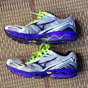 Mizuno Wave running shoes